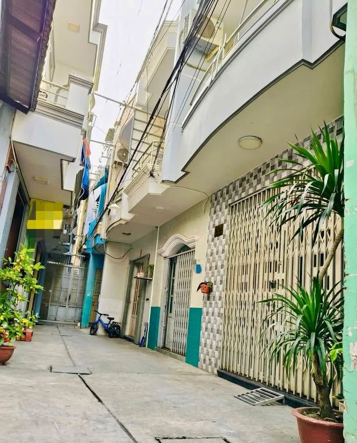 Nhà Rạch Cát, Quận 8 - 32m² 2 Tầng, Sẵn Sàng Ở Ngay!