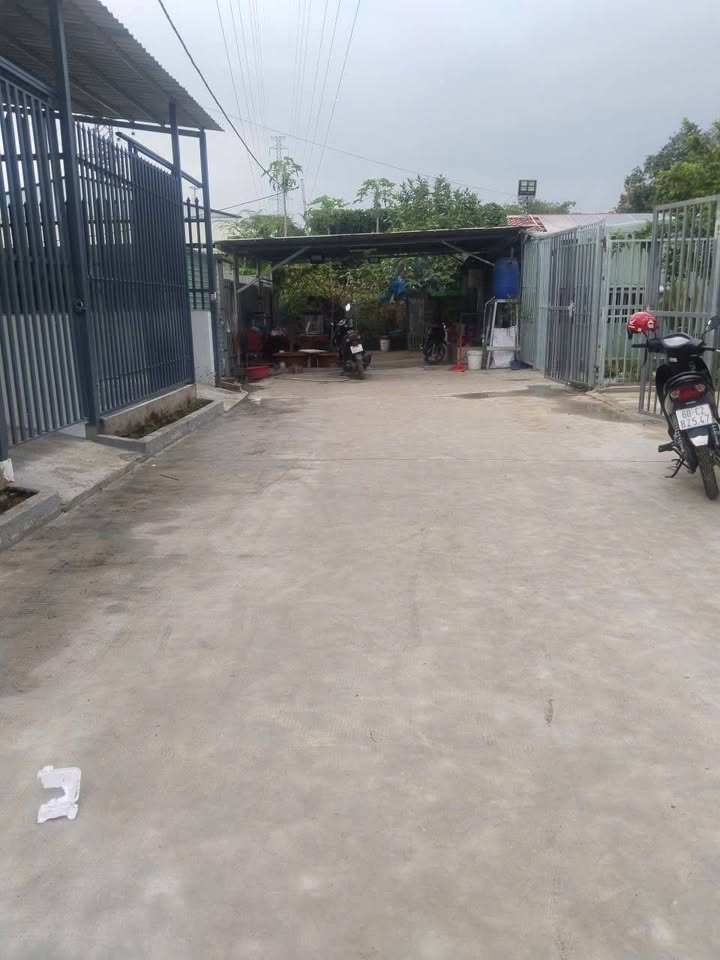 Nhà Mới Xây Xã Phú Thạnh, Nhơn Trạch - 115m² Sổ Hồng, Giá 9xx Triệu