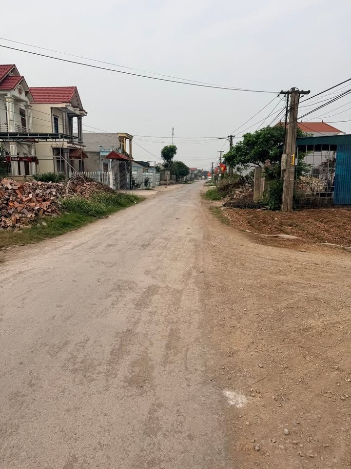 Bán Đất Nga Thái 180m² Hướng Bắc - Sổ Đỏ Thổ Cư, Giá 3 Tỷ