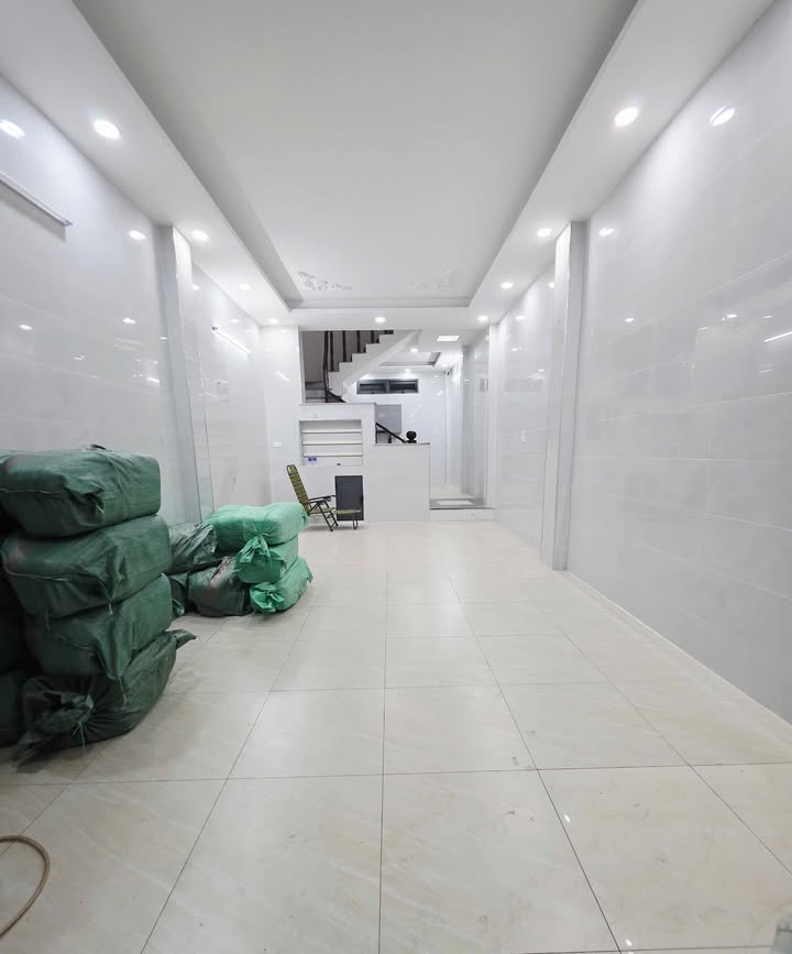 Nhà 2 Lầu 4PN Hương Lộ 2, Bình Tân - 13 Triệu/Tháng