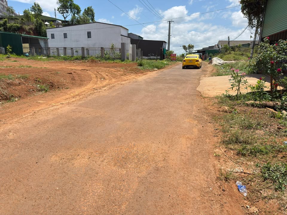 Đất Nền 100m² Mặt Tiền Nhựa Gần Nhà Thờ Kiến Đức, Lâm Đồng