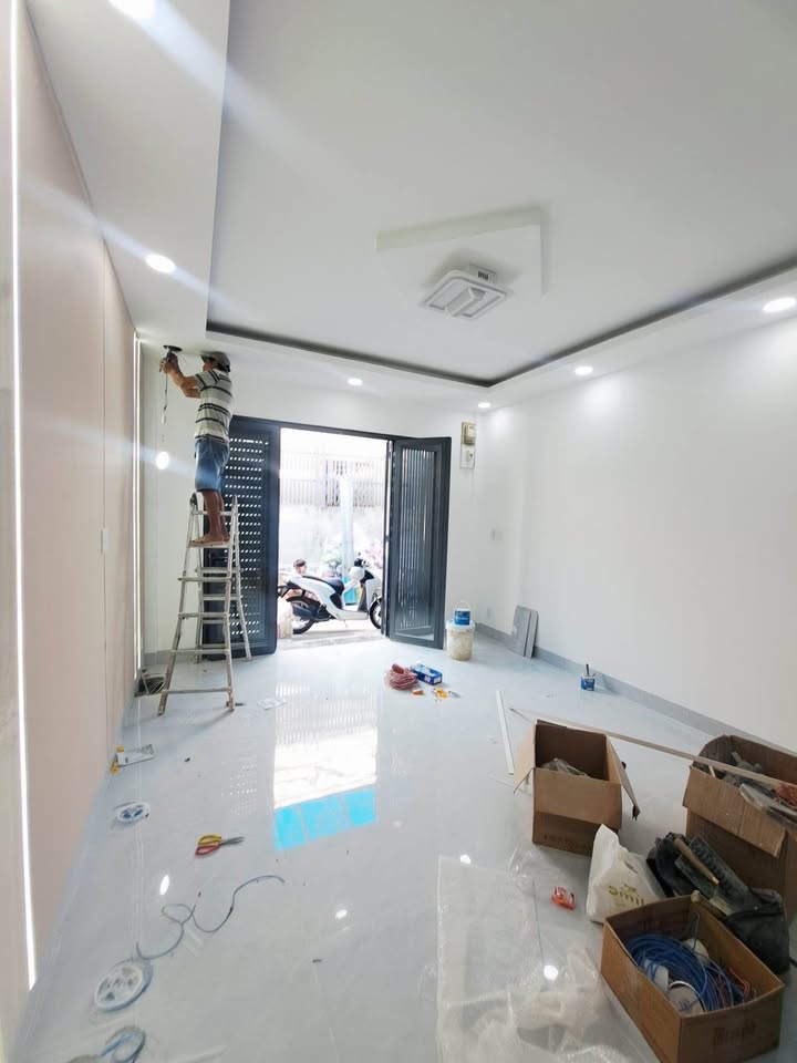 Nhà Hẻm Xe Hơi 49m² Bình Tân Giá 5.5 Tỷ - Sổ Hồng Vuông Vắn