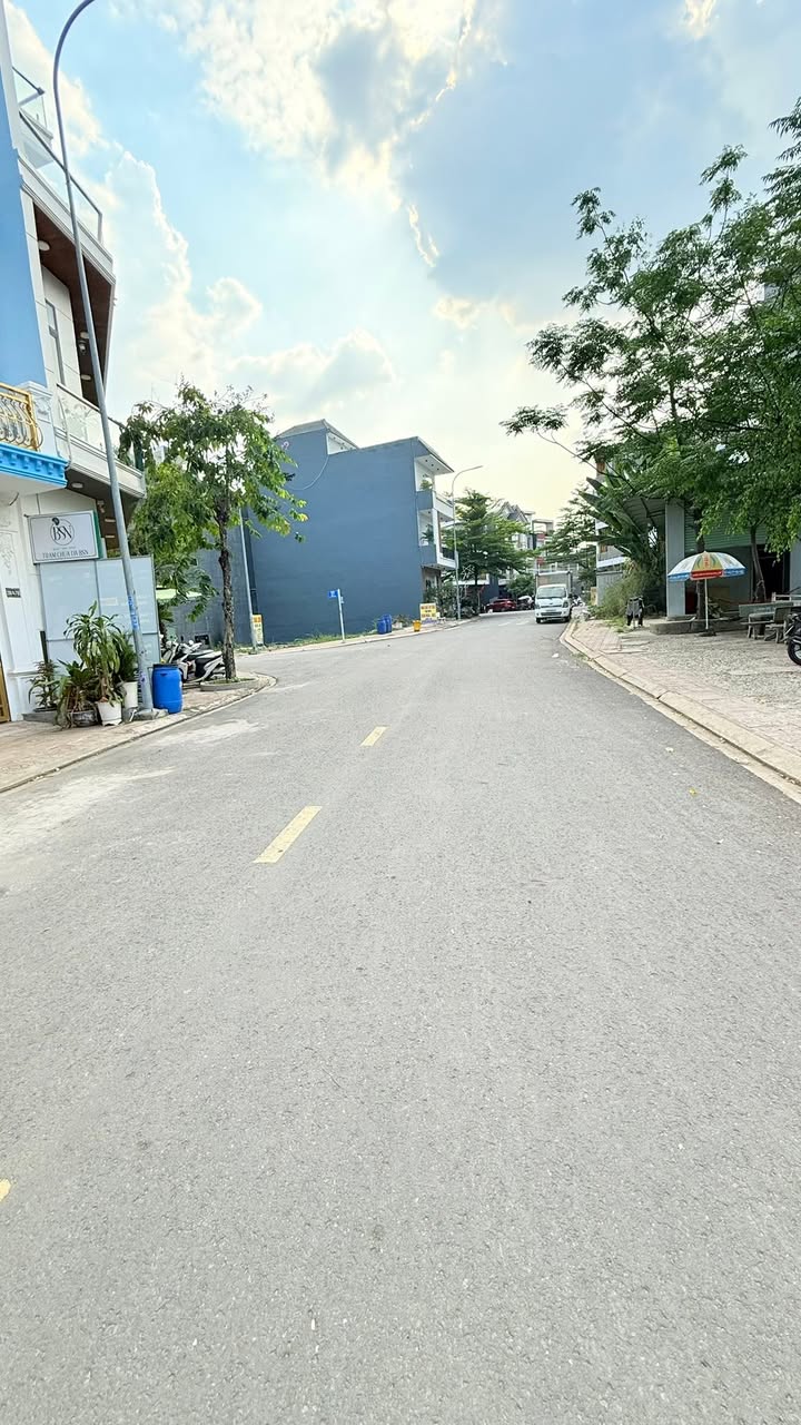 Nhà Phố 72m² KDC PHT8, Thủ Đức - Kinh Doanh Sầm Uất, Giá 4.95 Tỷ