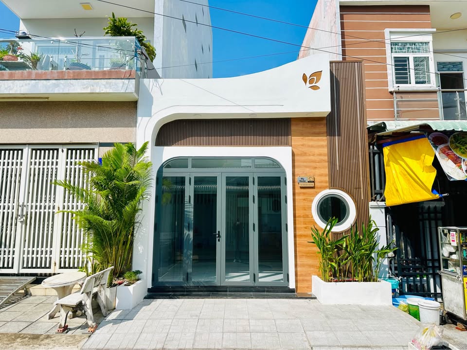 Nhà Mặt Tiền Nguyễn Văn Tố, Rạch Giá - 100m², Hướng Đông Bắc