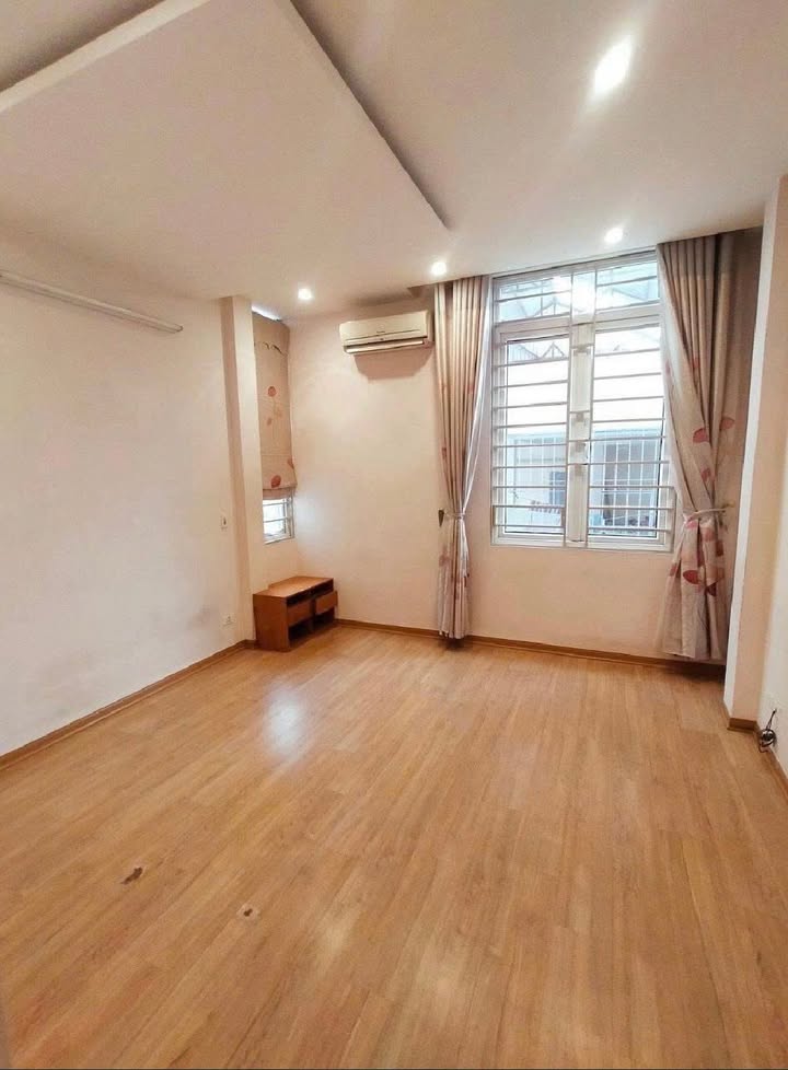 Cho thuê nhà nguyên căn 6 tầng, 30m² ngõ 381 Nguyễn Khang - 14 triệu/tháng