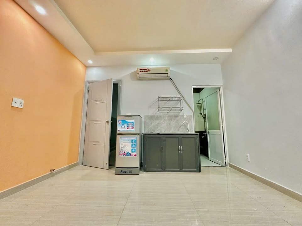 Nhà Mặt Tiền Tân Bình 76m² - 7 Lầu Thang Máy, Dòng Tiền 70tr/tháng