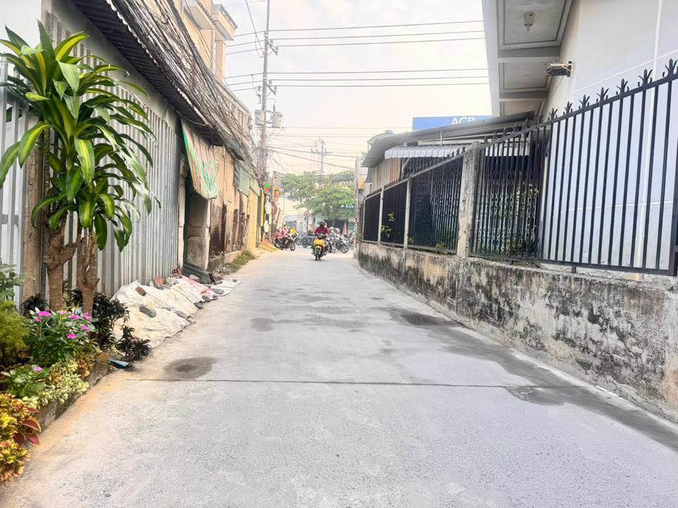 Nhà Mặt Tiền Tỉnh Lộ 10, Long An - 136m² Giá Tốt 3 Tỷ