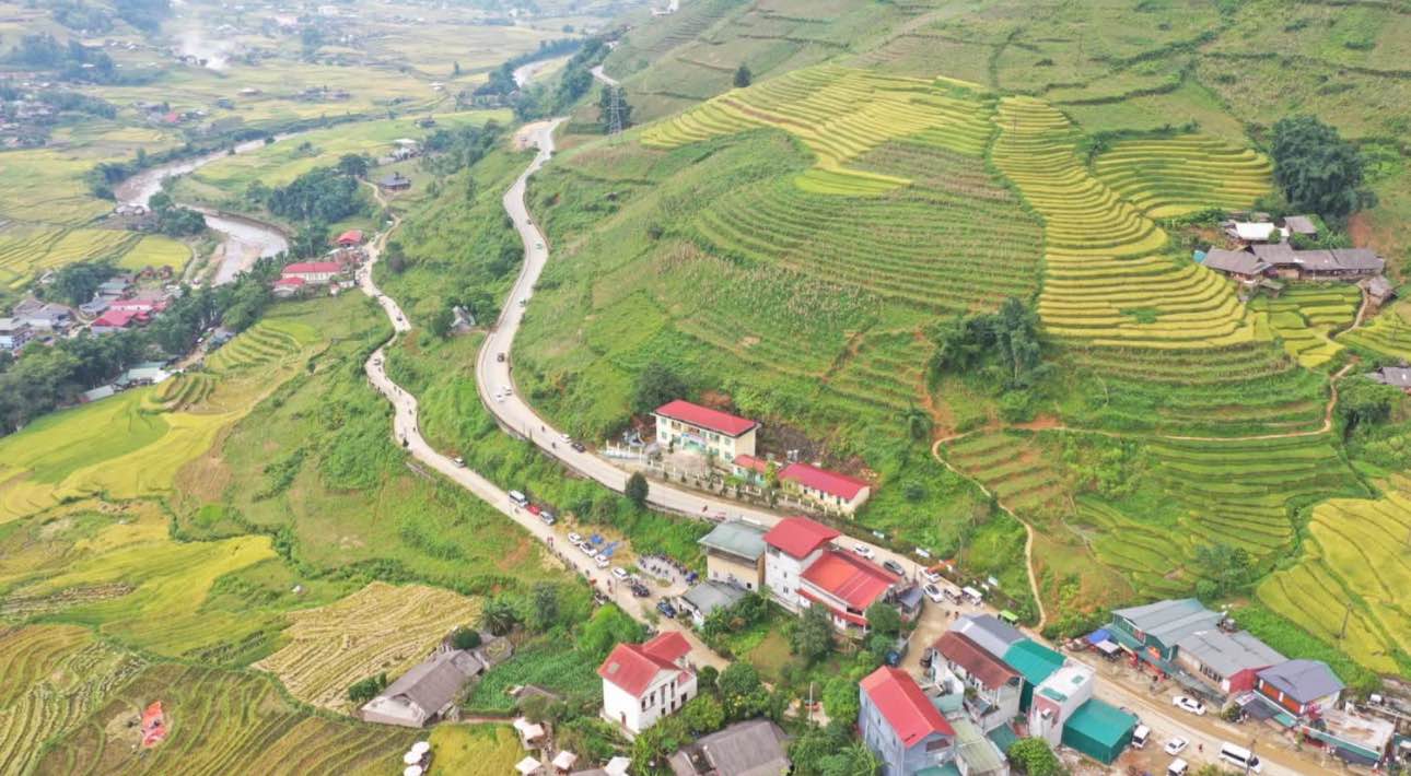 Đất Mặt Tỉnh Lộ 152 Sa Pa 2000m² - View Thung Lũng Mường Hoa