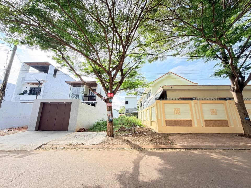 Bán Gấp 2 Lô Liền Kề Tôn Thất Tùng, BMT - 92m² Hướng Đông Nam