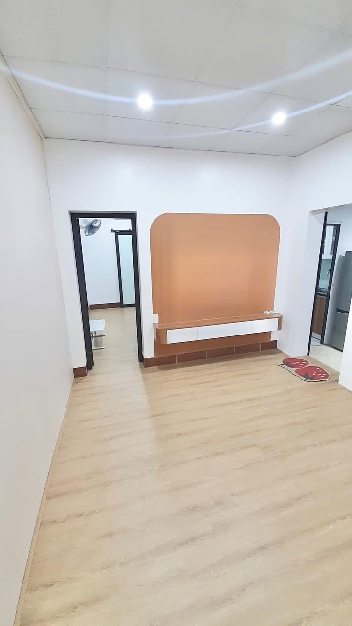 Cho thuê căn hộ 68m² tầng 2, 2PN phố Chùa Láng, Đống Đa - Gần Học viện Ngoại giao