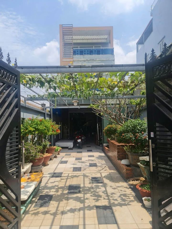 Nhà Mặt Tiền Kinh Doanh Phạm Thị Giây, Hóc Môn - 200m² Sẵn Sàng