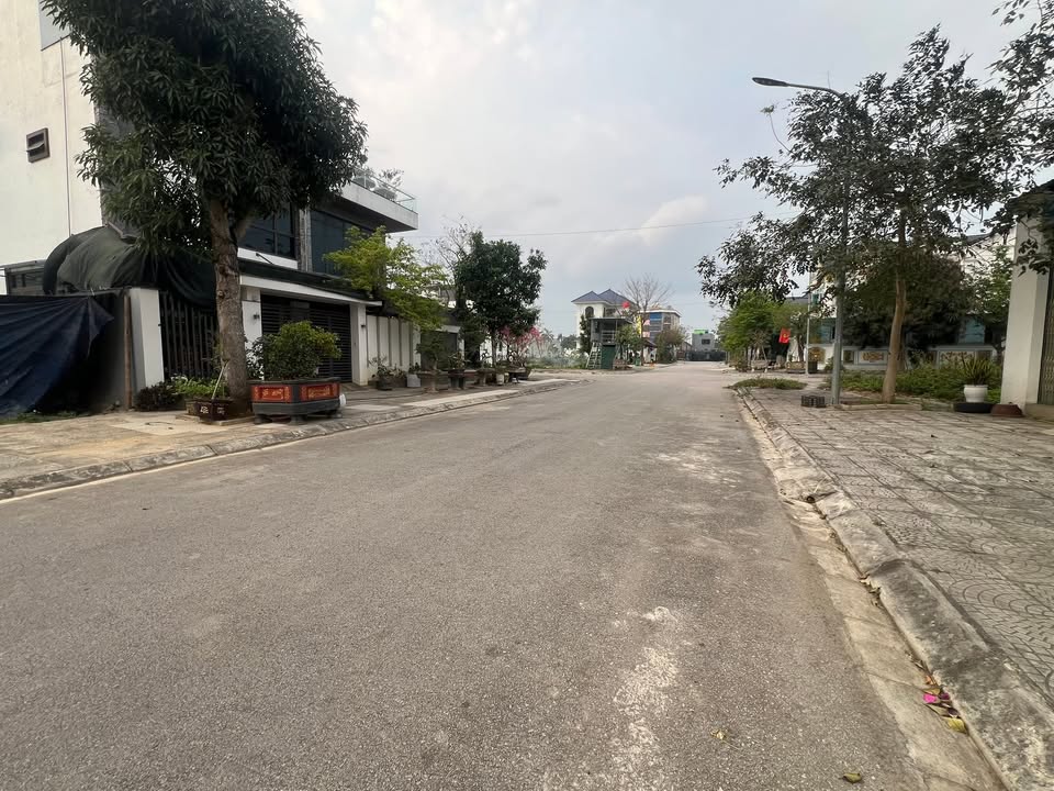 Bán gấp biệt thự 272m² Bắc Ba Đình, Nga Sơn - Hướng Đông, Vỉa hè 5m