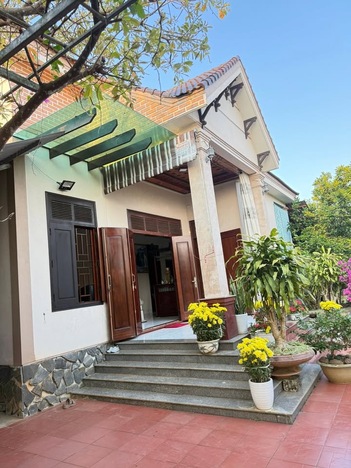 Nhà Vườn Kiên Cố Đẹp Ngất Ngây Tại TT Gio Linh - 800m² Sẵn Sàng Đón Bạn