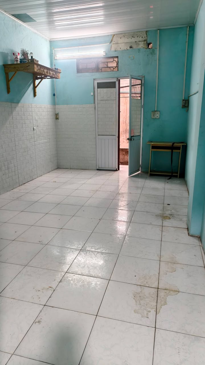 Nhà Cấp 4 Văn Điển 30m² - Sổ Đỏ Sẵn Sàng, Giá 4.x Tỷ