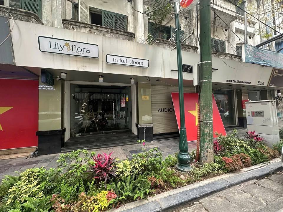 Cho thuê mặt bằng kinh doanh 2700m² mặt tiền 30m Tràng Thi, Hoàn Kiếm