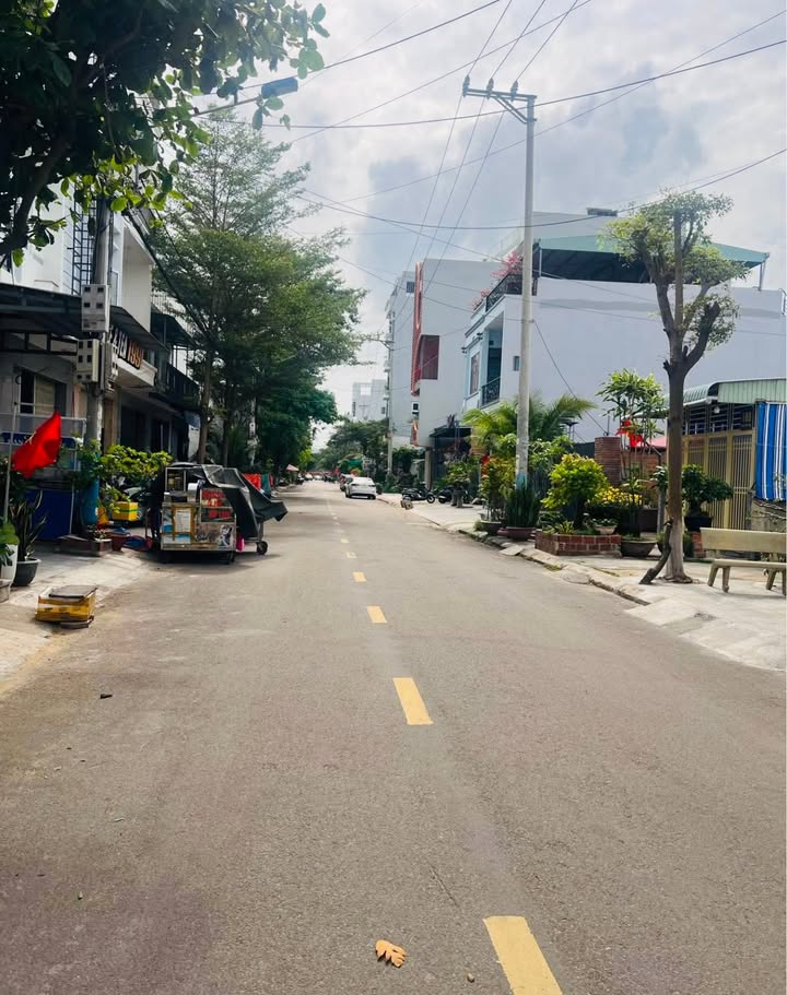 Nhà 3 Tầng Bùi Xuân Phái, Quy Nhơn 75m² - Sổ Đỏ, Kề Góc Thoáng Mát