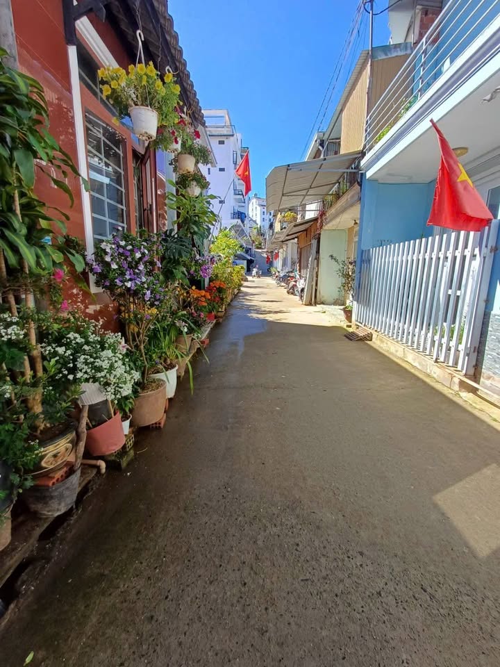 Nhà 3 Lầu Đường Trạng Trình Đà Lạt - 40m² Sổ Xây Dựng - 4.1 Tỷ