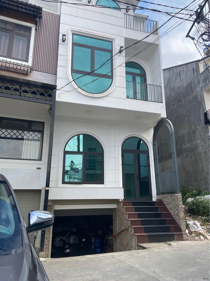 Nhà 3 Tầng Mặt Tiền Phù Đổng Thiên Vương, Đà Lạt - 66m² Giá 7.9 Tỷ