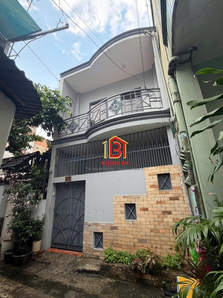 Nhà 64m² Mặt tiền CMT8, Quận 3 - Giá 7.8 Tỷ - Ở Ngay