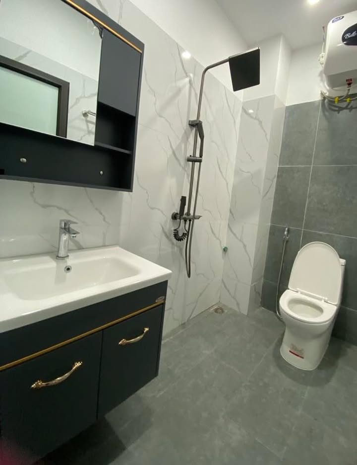 Nhà Lô Góc Dương Nội 30m² x 5 Tầng - Gần Chợ, Trường Học - Sẵn Sàng Về Ở