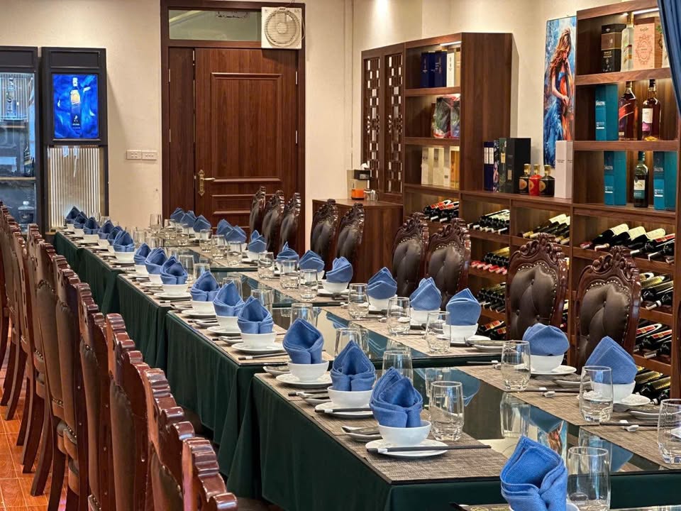 Sang Nhượng Nhà Hàng Mặt Tiền Trung Hòa, Cầu Giấy - 135m² 5 Tầng, Giá 1.8 Tỷ