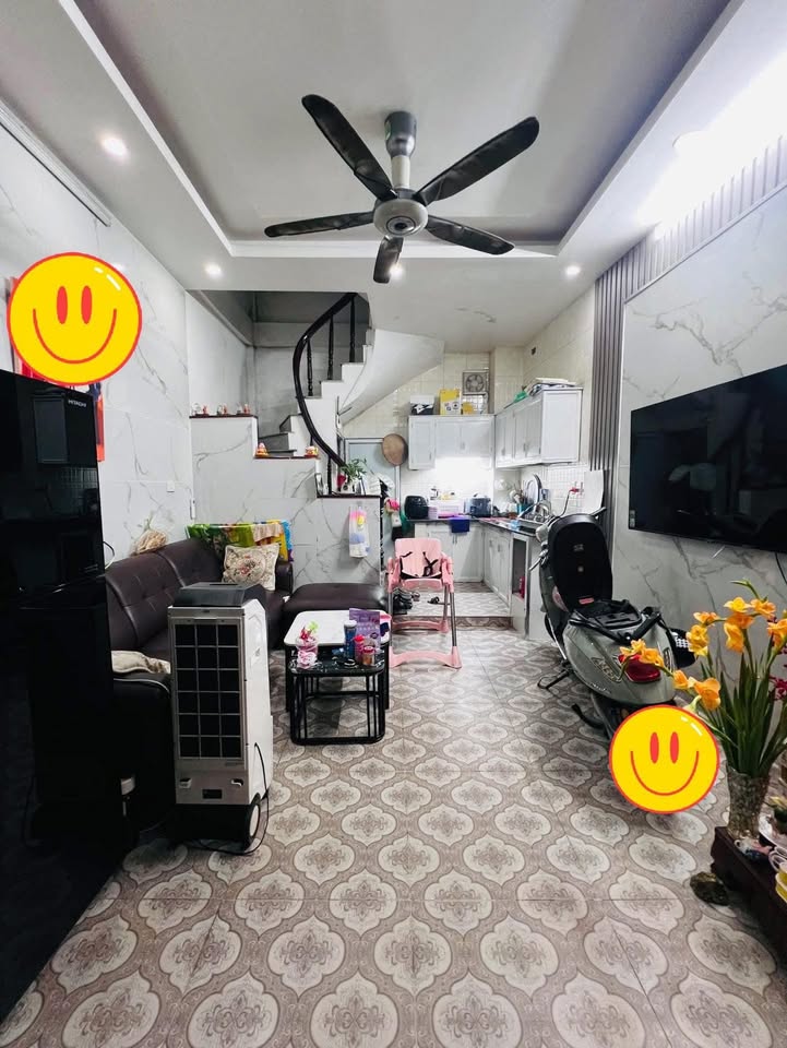 Cho thuê nhà Full Nội thất, 5 tầng Ngõ Văn Hương, Đống Đa - 12 Triệu