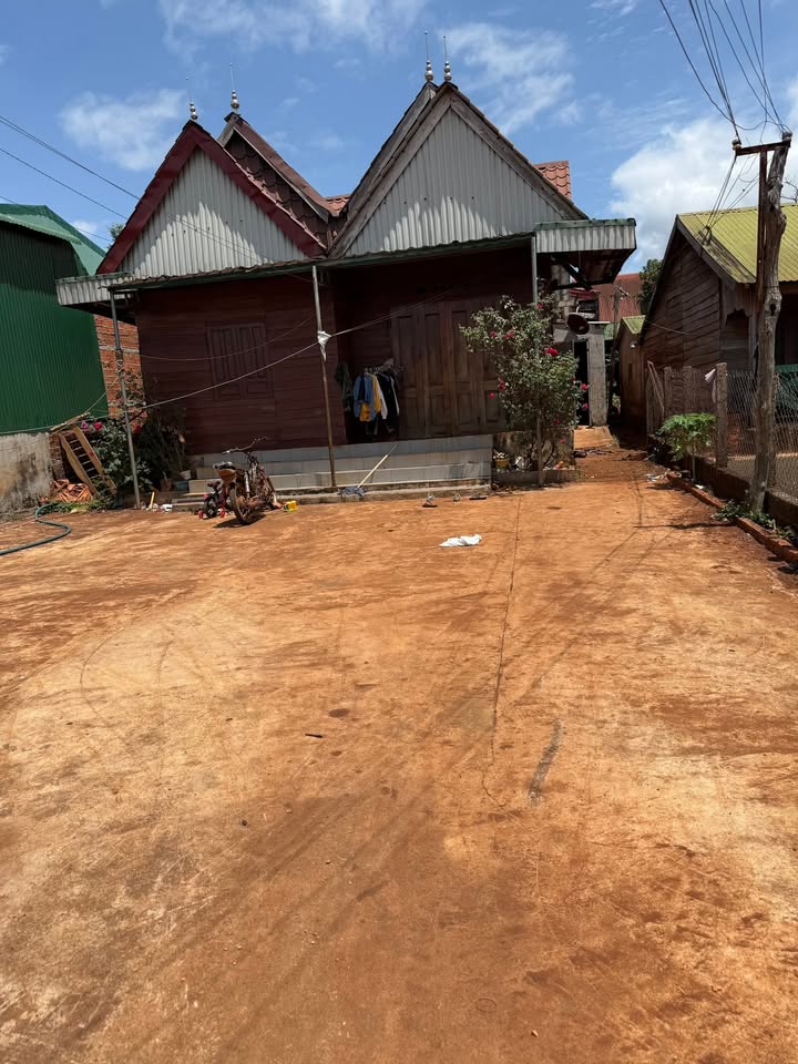 Đất Tặng Nhà Gỗ Kiên Cố, Full Thổ Cư Đắk Lắk - 240m² Giá 3.3 Tỷ