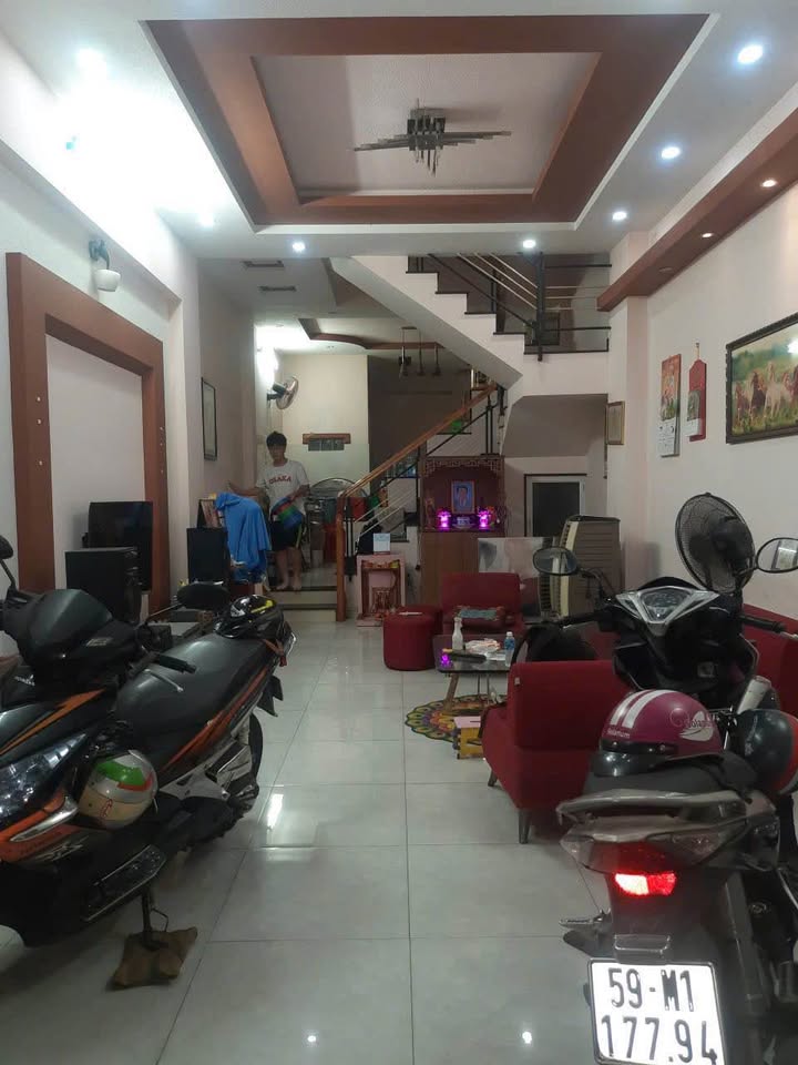 Nhà Mặt Tiền Nội Bộ 72m² Bình Tân - Giá 6.9 Tỷ, Sổ Hồng Riêng