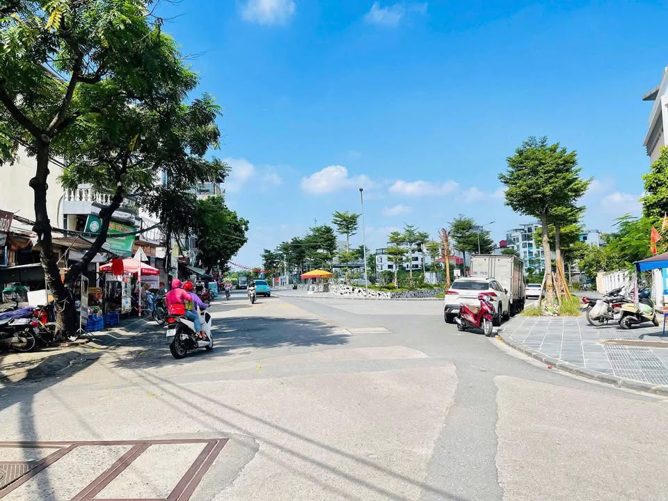 Bán Đất 90m² Tặng Nhà 2 Tầng Phố Ngọc Thụy, Long Biên - Ô Tô Vào Nhà