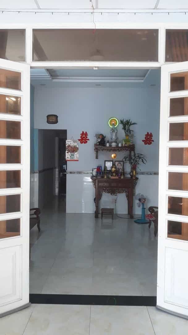 Nhà Hóc Môn 108m² giá 3.4 tỷ - Chính chủ bán gấp, sổ hồng trao tay!