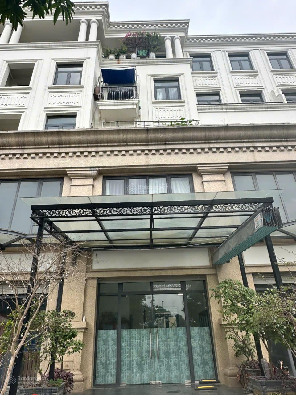 Shophouse Hải Âu Gia Lâm 100m² giá 30 triệu - Nội thất cao cấp, thang máy hiện đại!