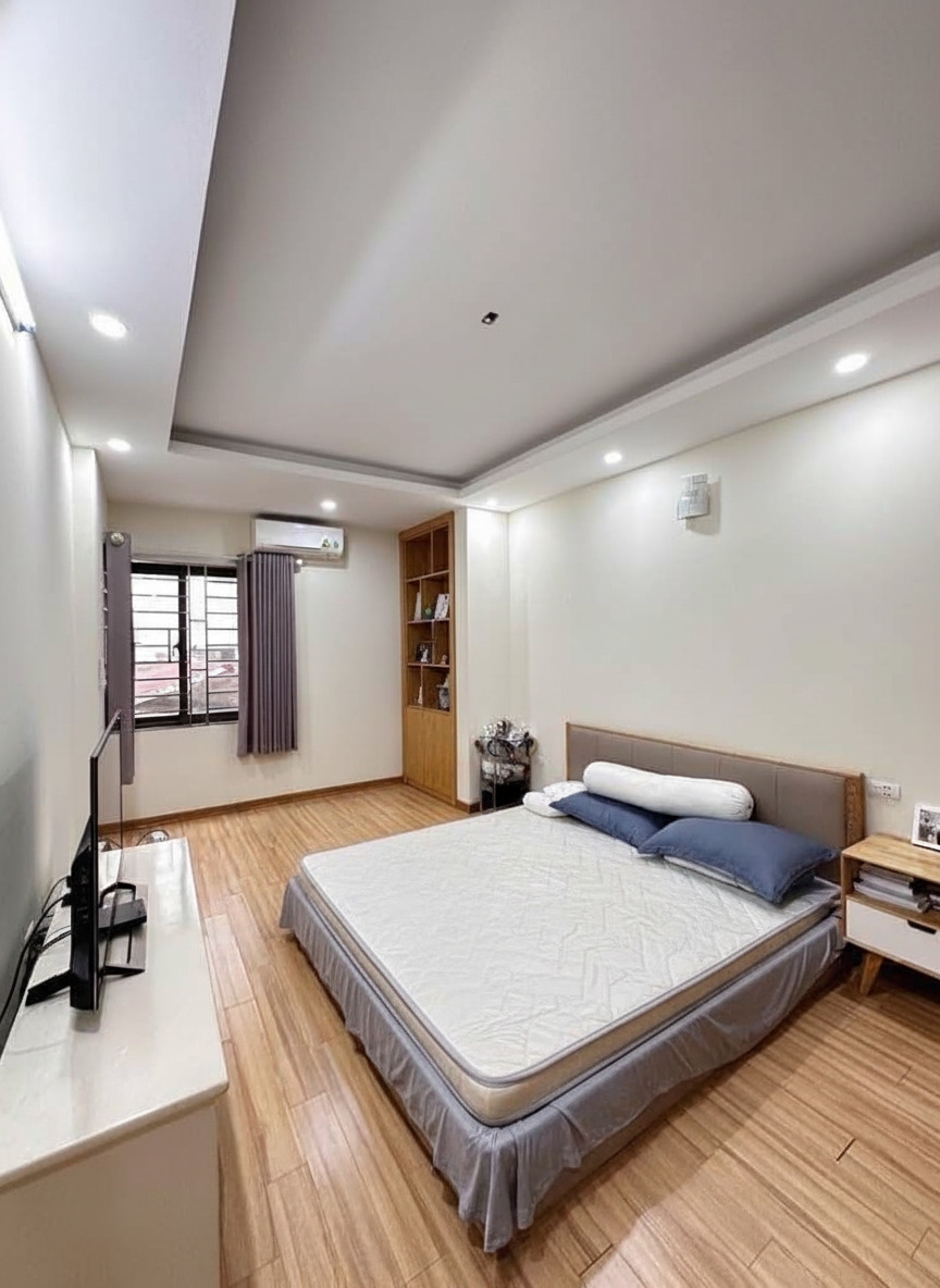 Bán nhà mặt phố Đường Láng 30m² giá 7 tỷ - Kinh doanh đỉnh cao!