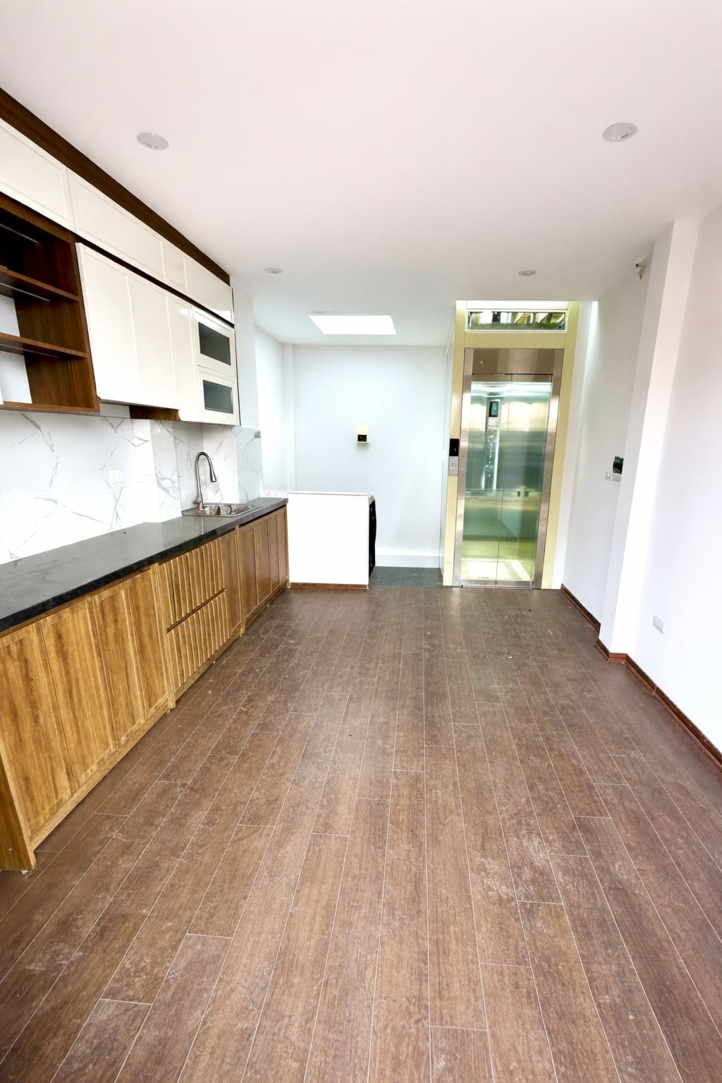 Nhà mặt phố Bùi Xương Trạch 80m² giá 9.5 tỷ - Kinh doanh đỉnh, ô tô vào nhà!