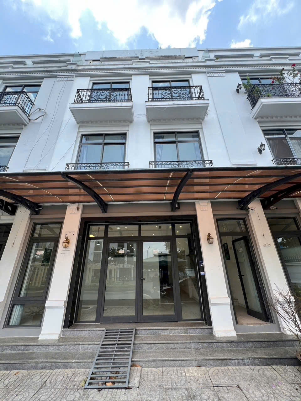 Shophouse 4 tầng Vincom Xuân Khánh Cần Thơ 420m² giá chỉ 35 triệu - View công viên tuyệt đẹp!