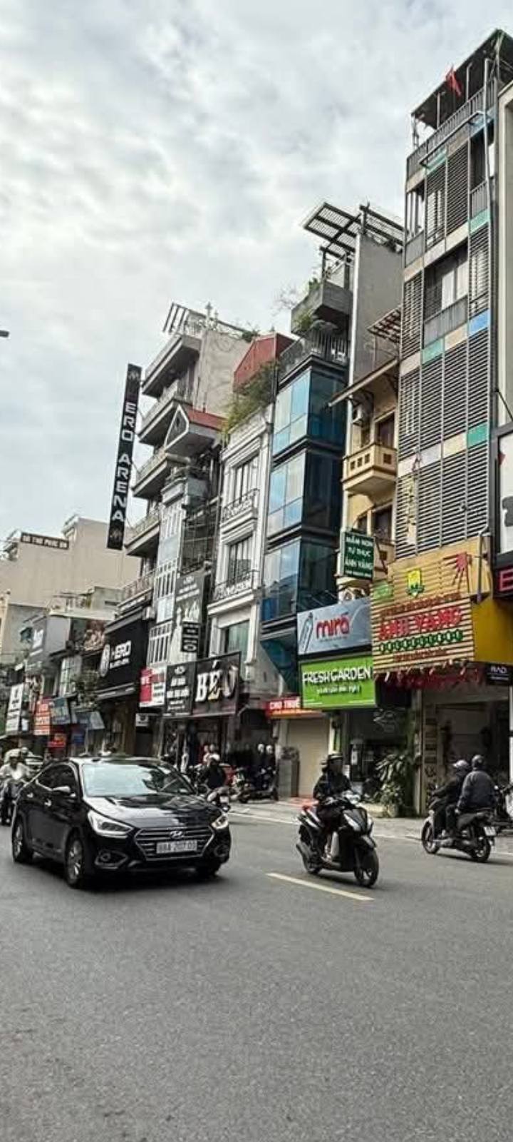 Nhà Mặt Phố Vĩnh Hồ, Đống Đa - Kinh Doanh Sầm Uất, 45m² x 4 Tầng, 10.8 Tỷ