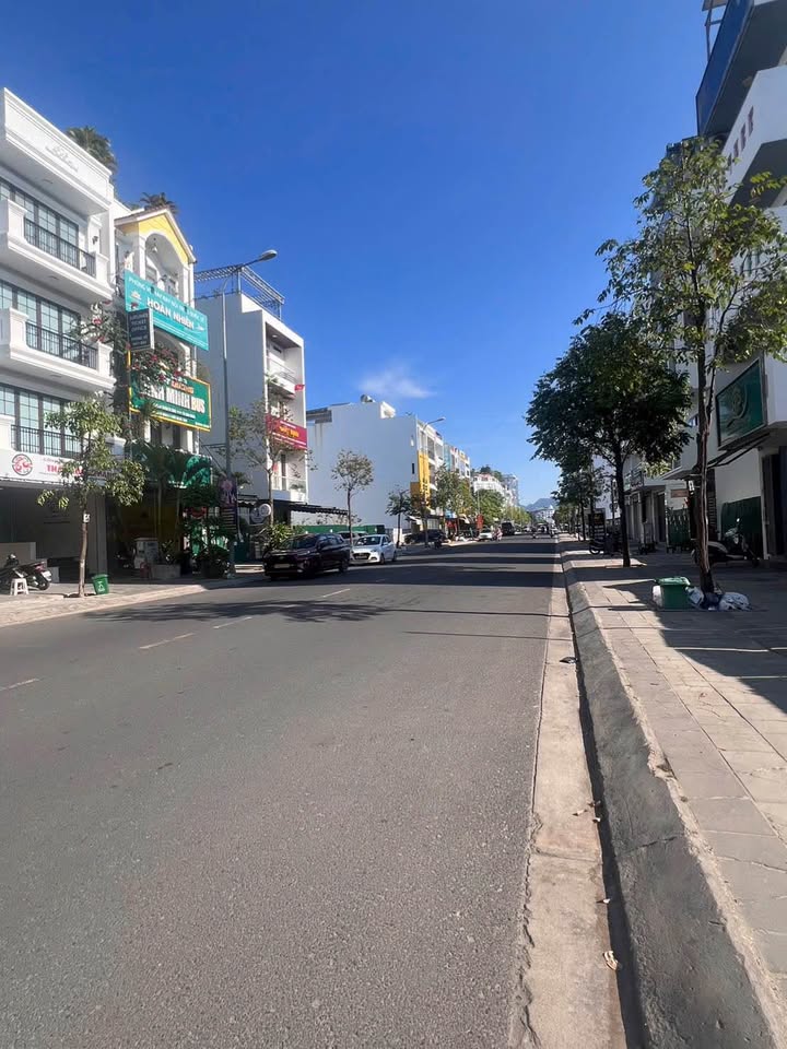 Nhà Mặt Tiền Kinh Doanh Thích Quảng Đức, Nha Trang - 128m² Giá 18 Tỷ