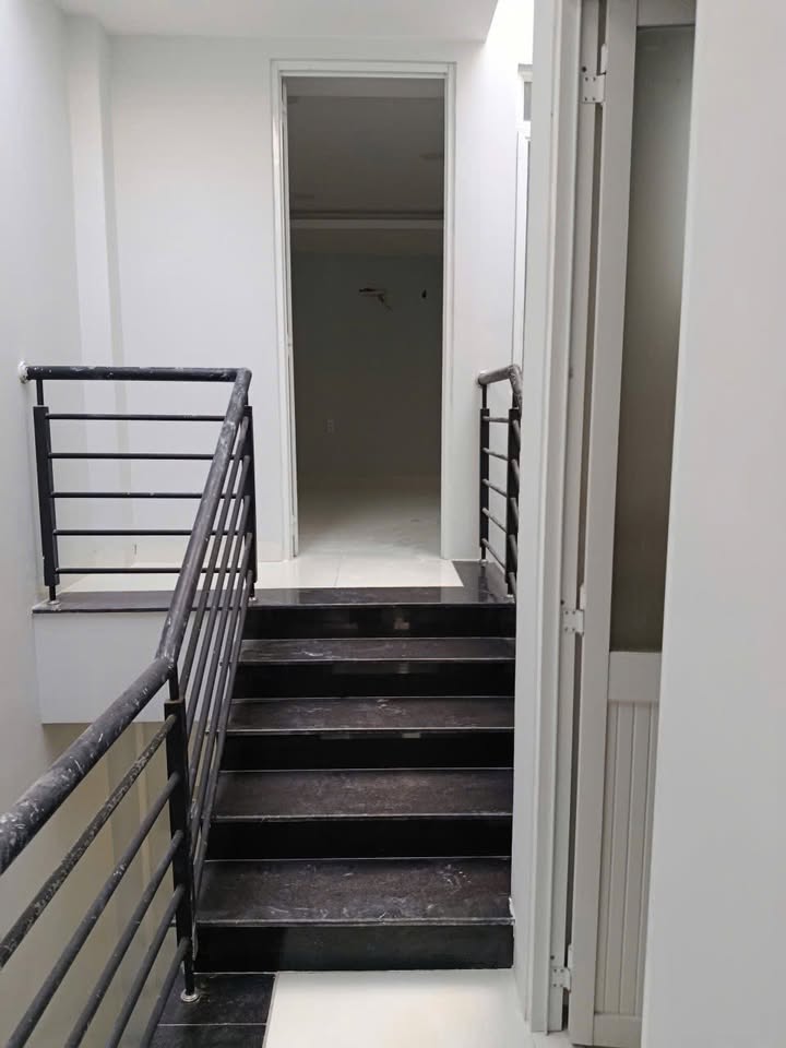 Nhà Nguyên Căn Tân Bình 33m² Giá 11 Triệu/tháng - 3PN