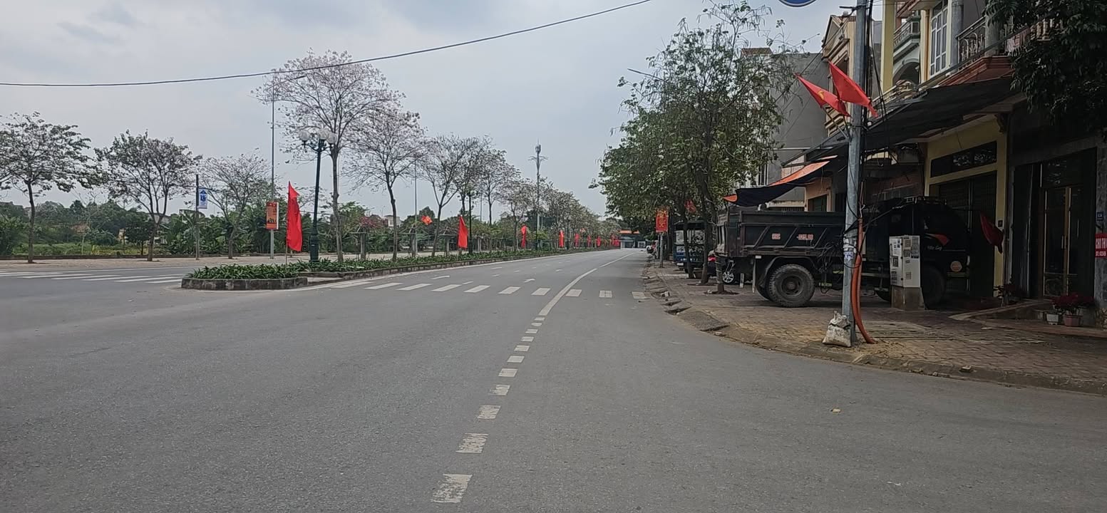 Nhà 2 Tầng Mặt Tiền 5m Đường Triệu Quang Phục, Hưng Yên - Sẵn Sàng Kinh Doanh