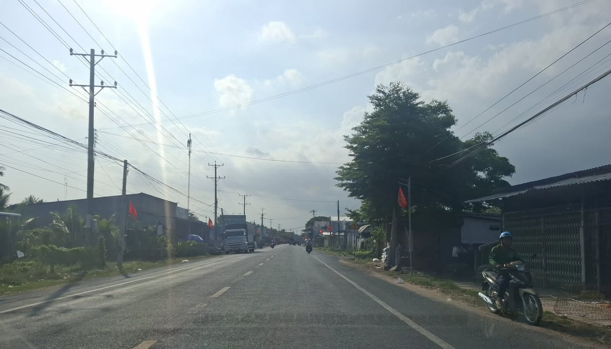 Bán Gấp Mặt Tiền QL57 Vũng Liêm 2000m² - Kinh Doanh Sầm Uất