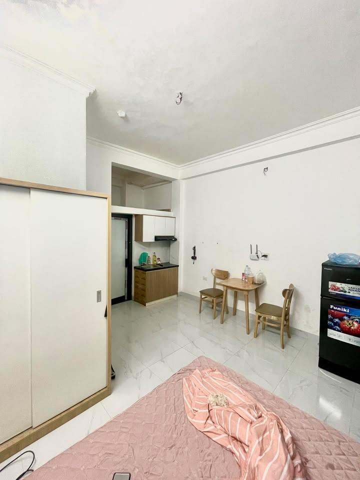 Cho thuê căn hộ Studio tầng 3, Ngõ 106 Hoàng Quốc Việt, 5.5 triệu/tháng