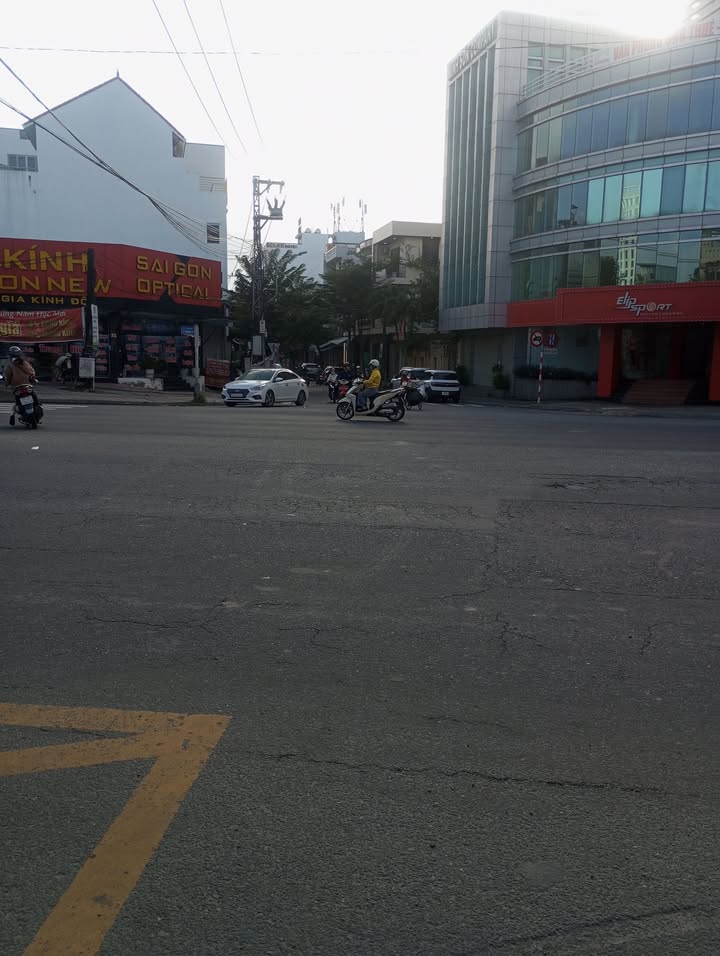 Nhà 2 Tầng Mặt Tiền Núi Thành, Đà Nẵng - 85m², Ngang 5.2m, Giá 11 Tỷ