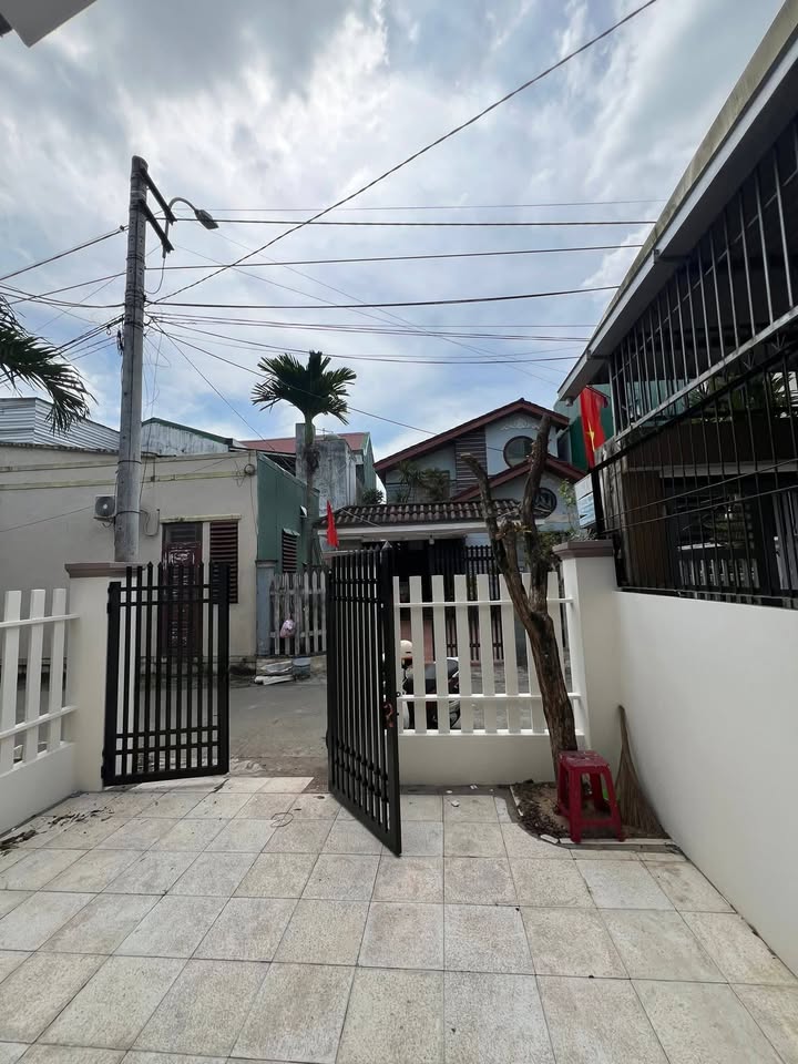 Nhà Mái Thái 119m² Quảng Ngãi - Giá 1.8 Tỷ, Full Nội Thất Gỗ Cao Cấp