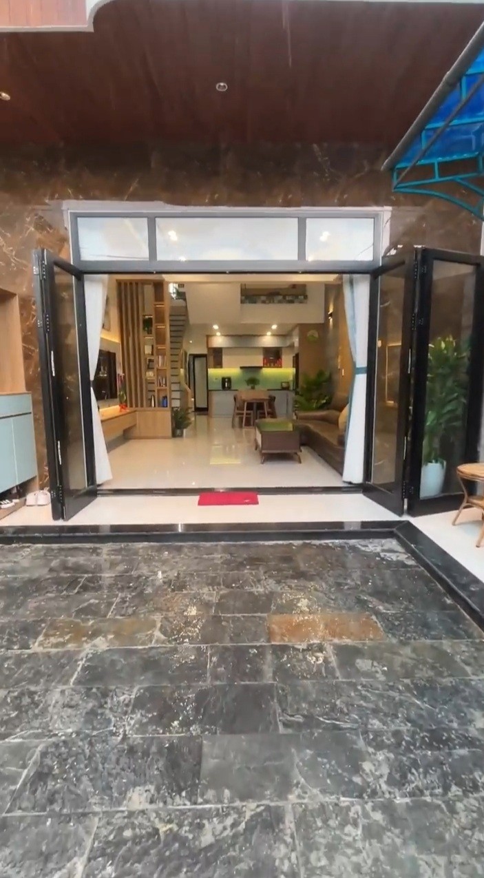 Nhà 100m² Sổ Vuông Hoàng Diệu 2, Thủ Đức - Ô tô Tránh Nhau, 4PN