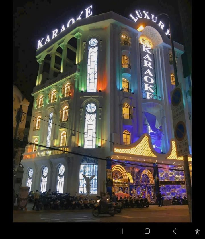 Tòa Nhà Mặt Tiền VIP Góc Út Tịch - Hoàng Việt, Tân Bình - 1416m² DTSD - 150 Tỷ