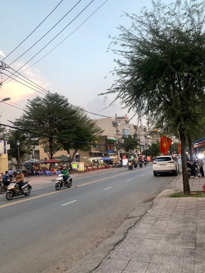 Nhà Mặt Tiền Man Thiện 122.7m² - Kinh Doanh Sầm Uất 24 Tỷ