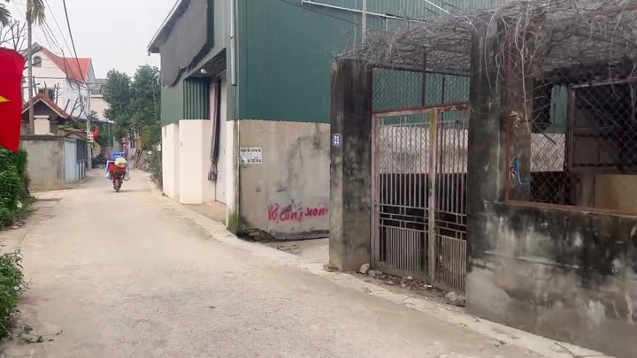 Bán Đất Tặng Nhà Góc 2 Mặt Tiền Phúc Thọ - Sẵn Ở