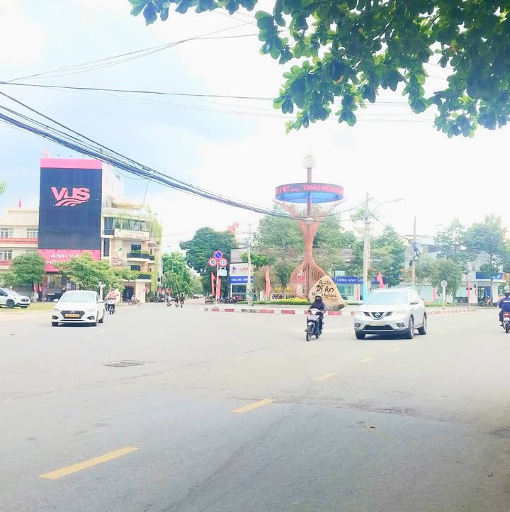 Nhà 125m² 4PN Nguyễn Tri Phương, Dĩ An - Xe Hơi Thông, Cạnh TTHC