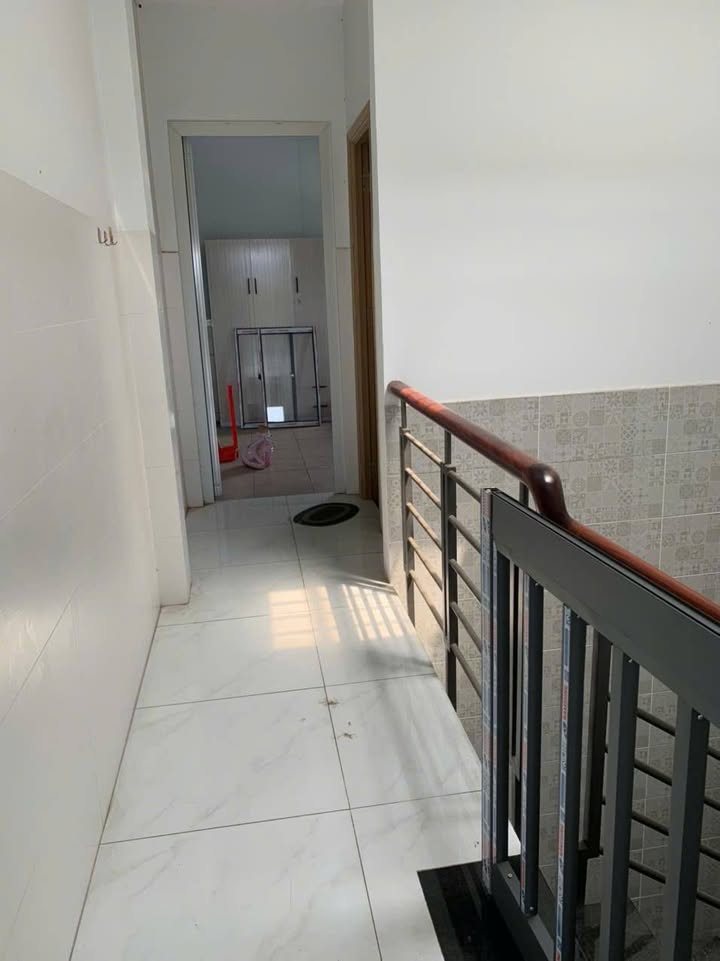 Cho Thuê Nguyên Tầng 3 Trương Văn Thành, Q9 - 80m², 2PN, Gần Ngã Tư Thủ Đức