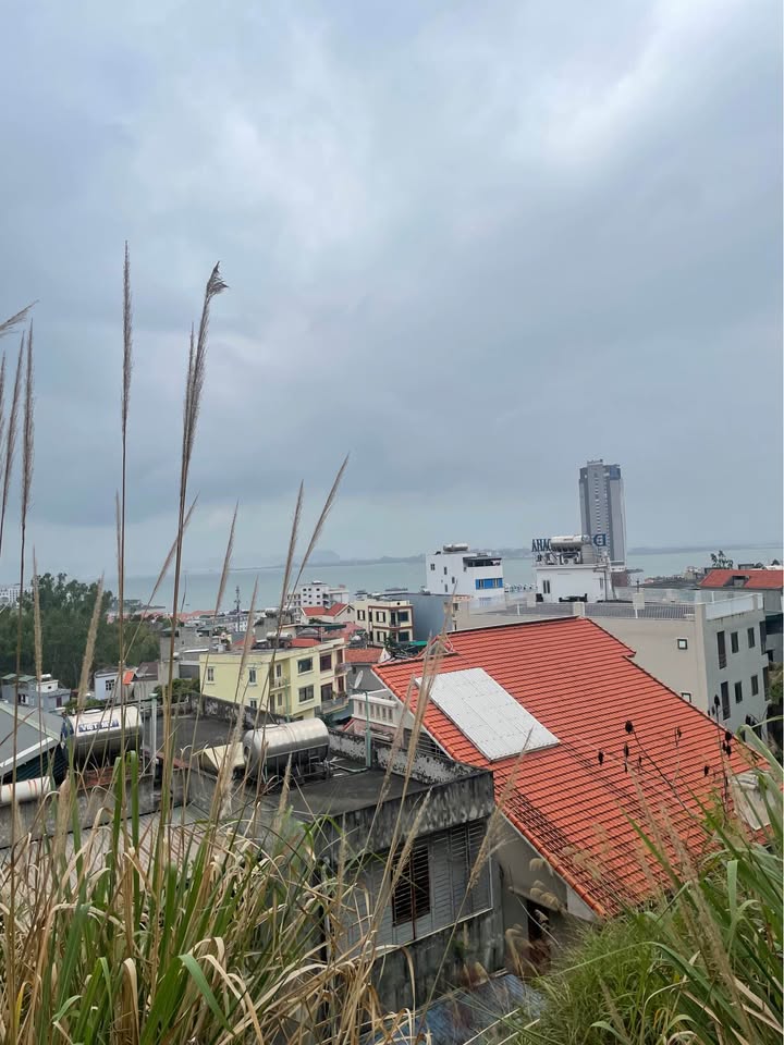 Nhà 3 Tầng Mặt Tiền 5m - View Biển Vịnh Hạ Long, Bãi Cháy - 134m²