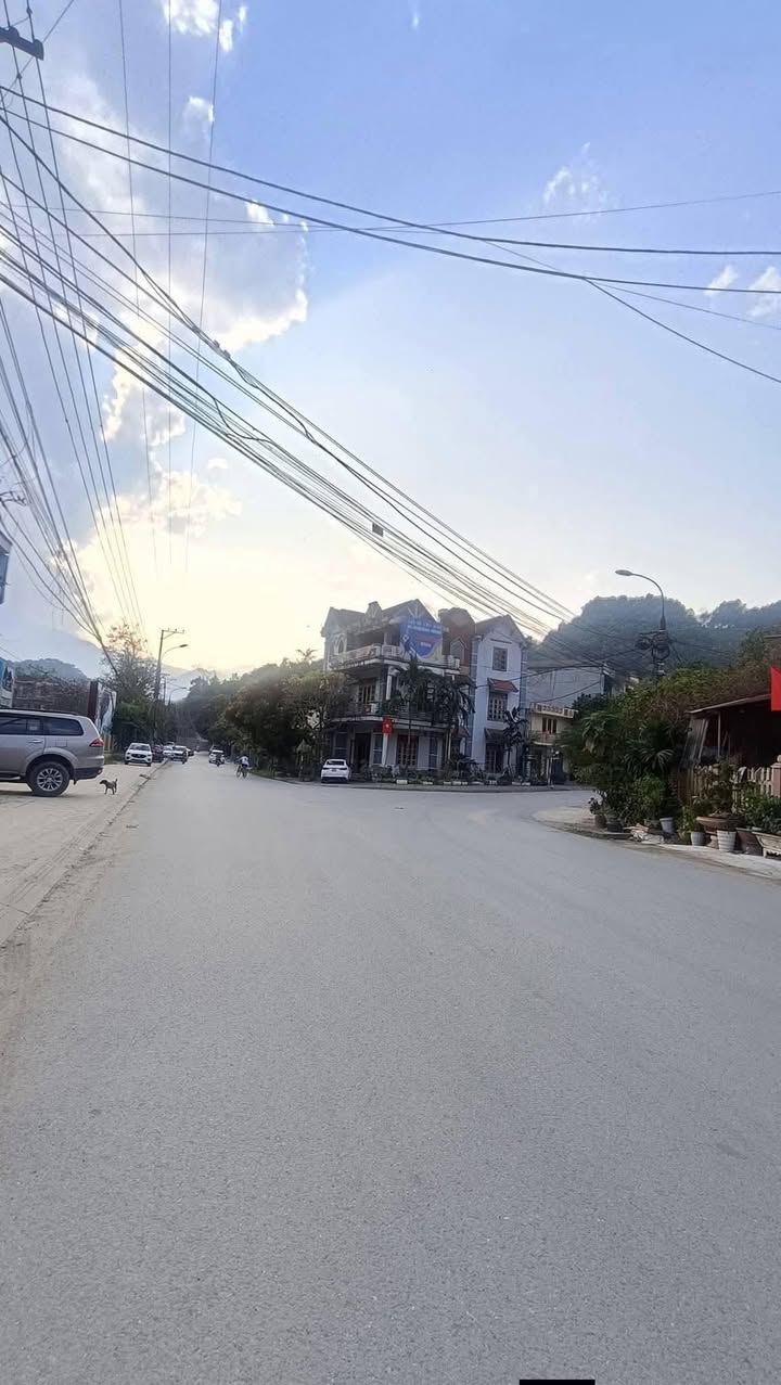 Nhà Cấp 4 Mặt Tiền 8m Ngay Nhà Thi Đấu Quang Trung, Hà Giang - 160m² Thổ Cư Giá 2 Tỷ